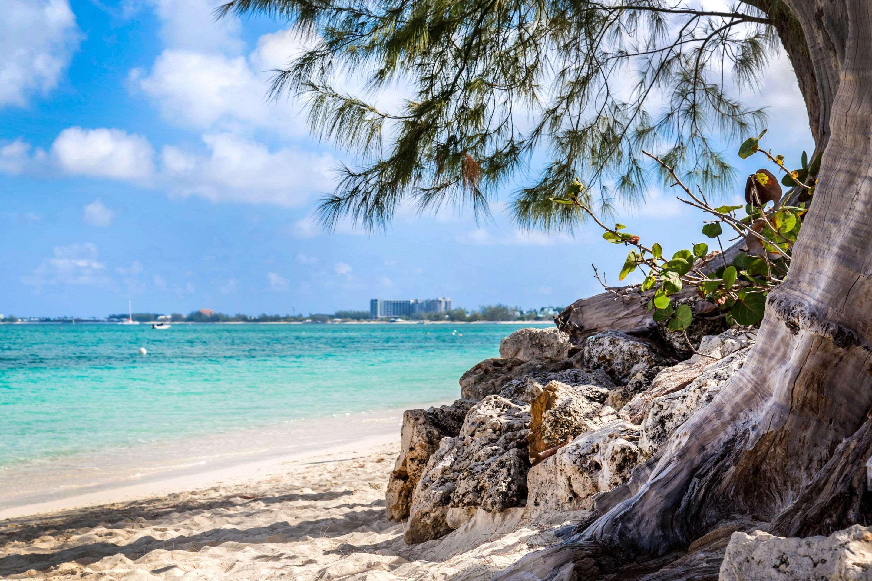 Hampton By Hilton Grand Cayman Seven Mile Beach George Town Exterior photo